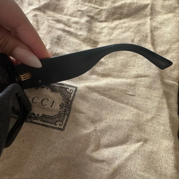 Gucci Oversized Black Sunglasses with Gold Details - Picture 8 of 9
